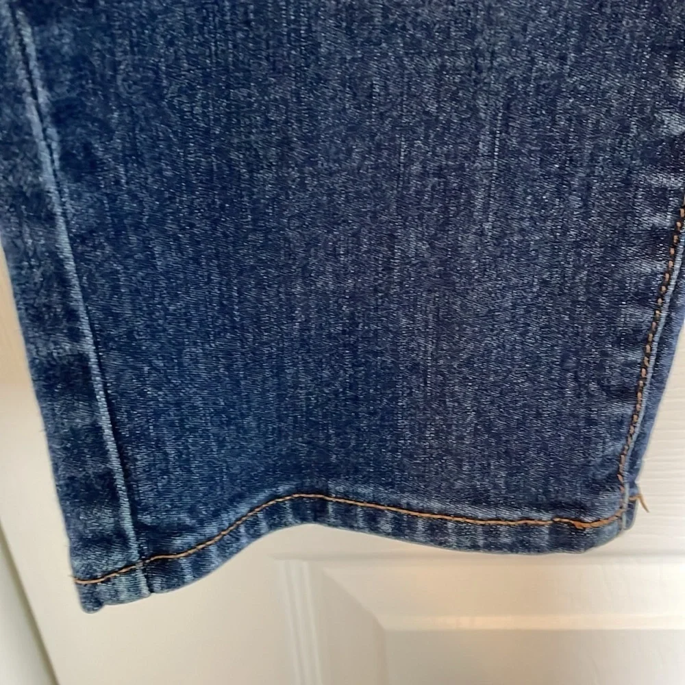 Women's 14 short Old Navy Original mid rise Jeans Medium wash taper leg spandex